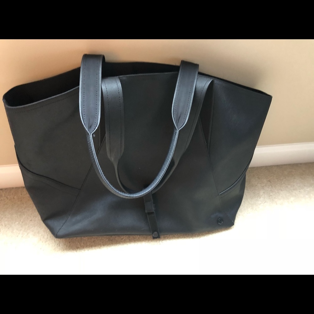 Lululemon tote